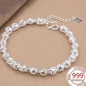 Exquisite Vintage sterling silver charm bracelet